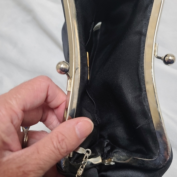 Cache vintage black bowtie black sateen and rhinestone Silver Chain clutch purse - Picture 3 of 9